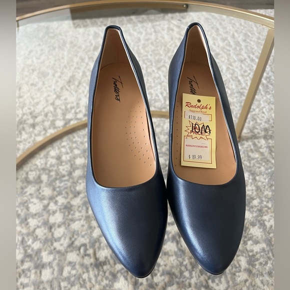 NWT Trotters Kari Block Heel, Navy Blue, Multiple Sizes in Wide and Medium! - Picture 9 of 12